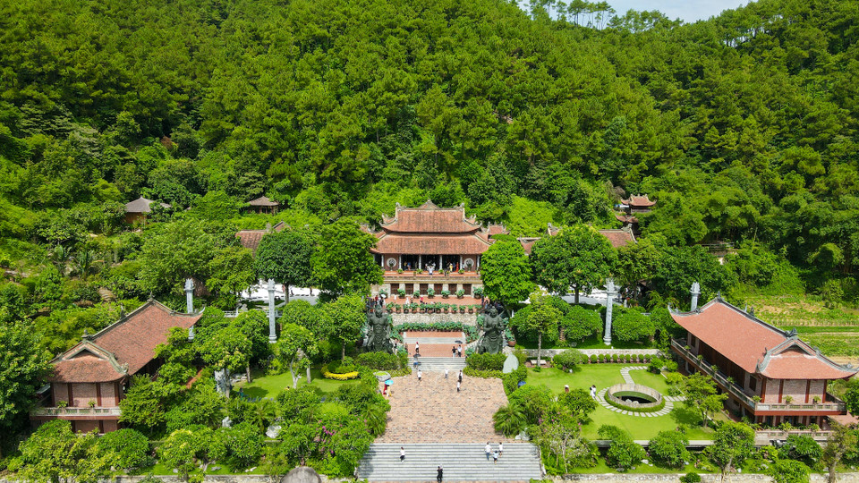 Với kiến trúc độc đáo, không gian thanh tịnh hữu tình, nơi đây được ví như 'tiên cảnh' tại Hà Nam. (Ảnh: Minh Sơn/Vietnam+)