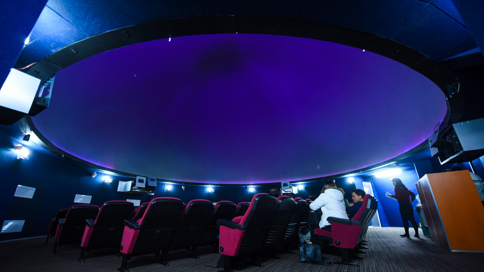Trung tâm Vũ trụ Việt Nam (Viện Hàn lâm Khoa học và Công nghệ Việt Nam) vừa giới thiệu cụm công trình phục vụ phổ biến kiến thức về thiên văn, vũ trụ, gồm: Đài thiên văn Hòa Lạc, Bảo tàng Vũ trụ Việt Nam, Nhà chiếu hình vũ trụ sẽ được vận hành vào đầu quý 2/2019. (Ảnh: Minh Sơn/Vietnam+)