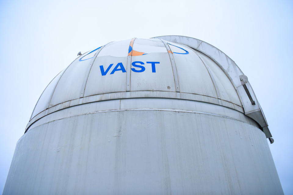 Đài thiên văn được đặt tại Khu công nghệ cao Hòa Lạc, cách Trung tâm Hà Nội 30km. Đây là đài thiên văn lớn nhất miền Bắc với vốn đầu tư 60 tỷ đồng. (Ảnh: Minh Sơn/Vietnam+)