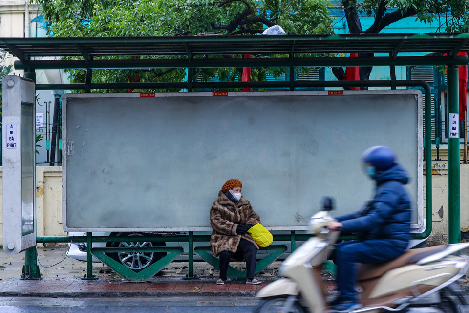 Theo Trung tâm Dự báo khí tượng thủy văn quốc gia, trong các ngày từ 20-22/2, nhiệt độ của Hà Nội có mưa, mưa rào, cục bộ có mưa vừa, mưa to, trời rét hại với nhiệt độ thấp nhất chỉ 8 độ C. (Ảnh: Minh Sơn/Vietnam+)