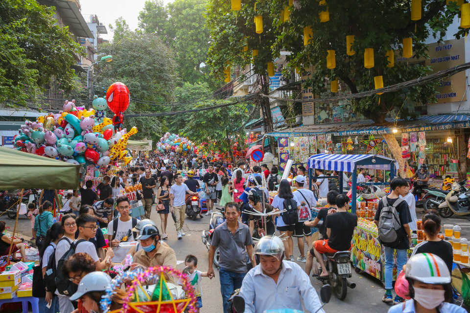 Điều này khiến con phố này ẩn chứa nhiều nguy cơ phát tán bệnh dịch. (Ảnh: PV/Vietnam+)