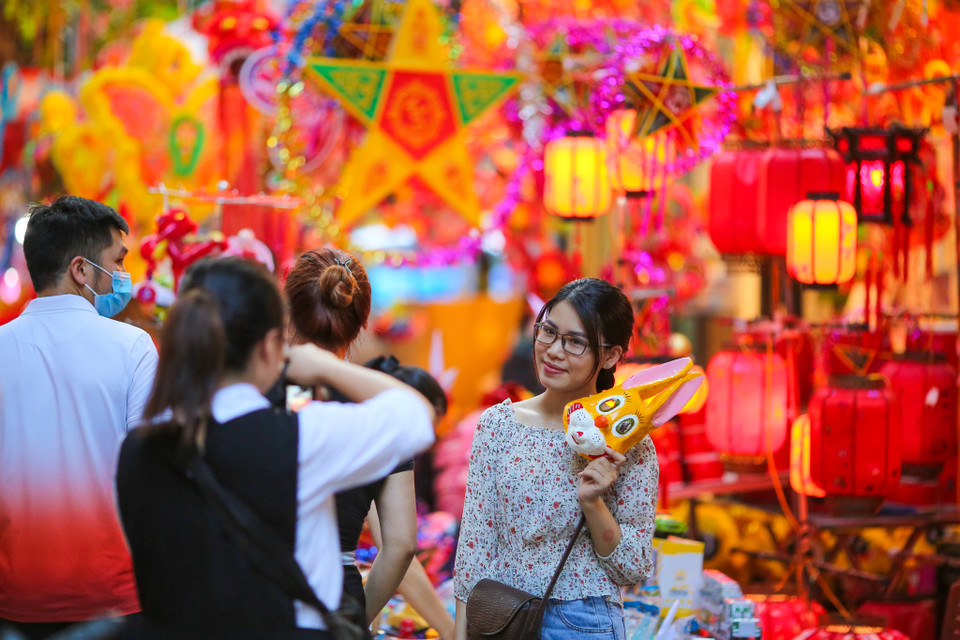 Dù đến nay đã 27 ngày Việt Nam không ghi nhận ca mắc mới COVID-19 ở cộng đồng nhưng vẫn còn đó rất nhiều nguy cơ. (Ảnh: PV/Vietnam+)