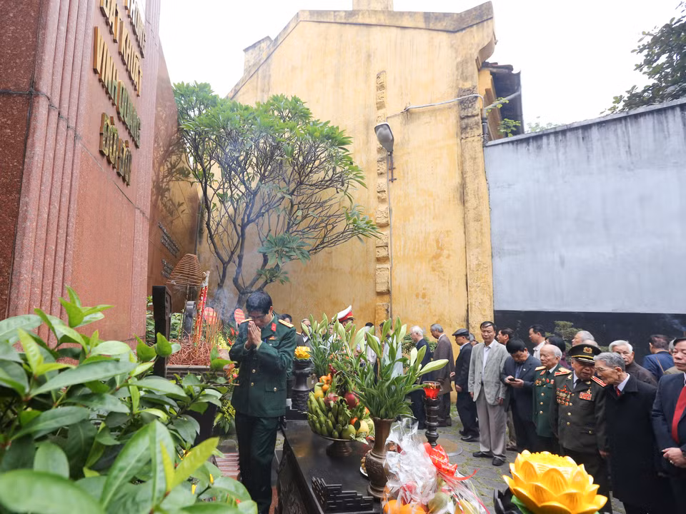 Cuộc triển lãm cũng là dịp để các cựu quân nhân Việt Nam gặp gỡ và ôn lại kỷ niệm với những cựu binh Mỹ từng tham chiến ở Việt Nam. (Ảnh: Minh Sơn/Vietnam+)
