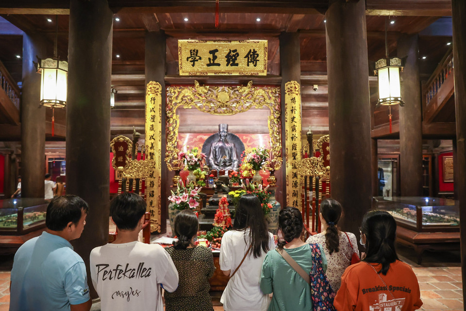 Các sĩ tử cũng cần nhận được nhiều sự giúp đỡ, quan tâm, động viên từ người thân trong những ngày cuối cùng trước kỳ thi quan trọng. (Ảnh: Minh Sơn/Vietnam+)