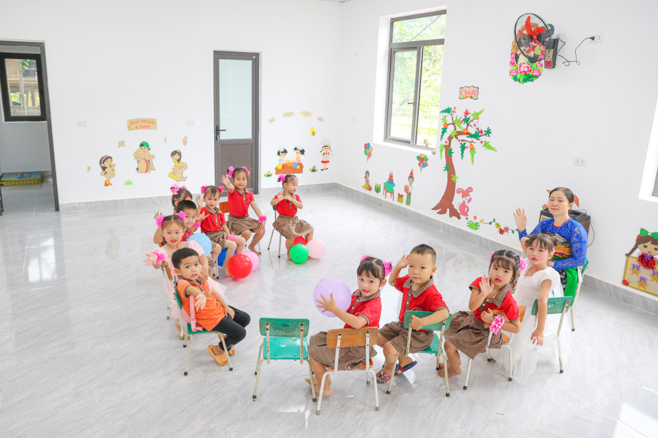 Trước thềm năm học 2023-2024, VSF, Tập đoàn TH, BAC A BANK và các đối tác đã triển khai xây dựng 3 trường và điểm trường với tổng kinh phí hỗ trợ 8,05 tỷ đồng. Tổng số học sinh hưởng lợi lên đến khoảng 700 em. (Ảnh: Minh Sơn/Vietnam+)