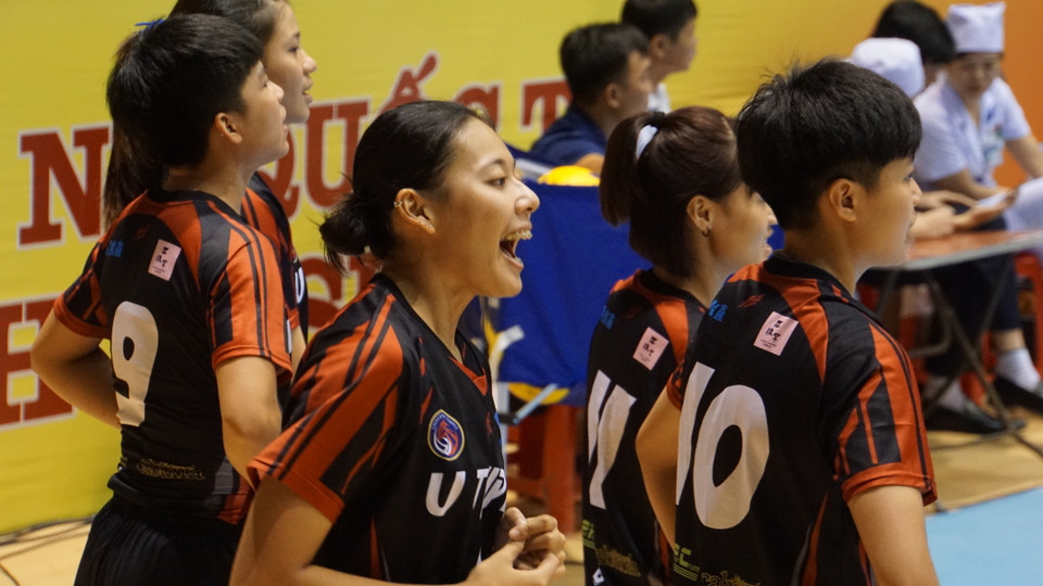 Tinh thần thi đấu hừng hực của các cô gái Đài Bắc Trung Hoa kể cả từ các cầu thủ dự bị. (Ảnh: PV/Vietnam+)