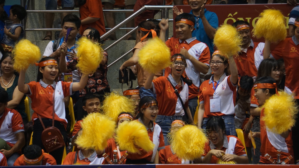 Sự cổ vũ nhiệt tình của các cổ viên tại Nhà thi đấu Hà Tĩnh đã tạo sự hưng phấn cho đội tuyển Việt Nam. (Ảnh: PV/Vietnam+)