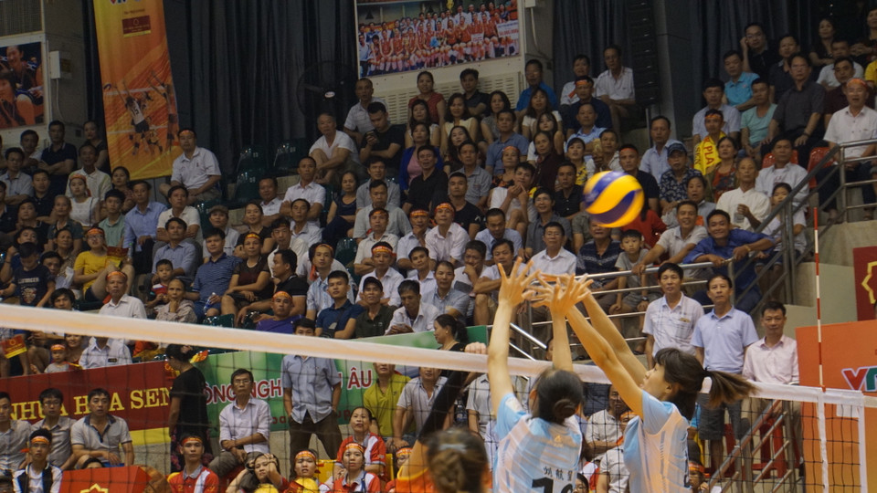 Trận đấu giữa đội tuyển Việt Nam và Câu lạc bộ Vân Nam (Trung Quốc) là cuộc so tài được mong đợi nhất ngày khai mạc. (Ảnh: PV/Vietnam+)