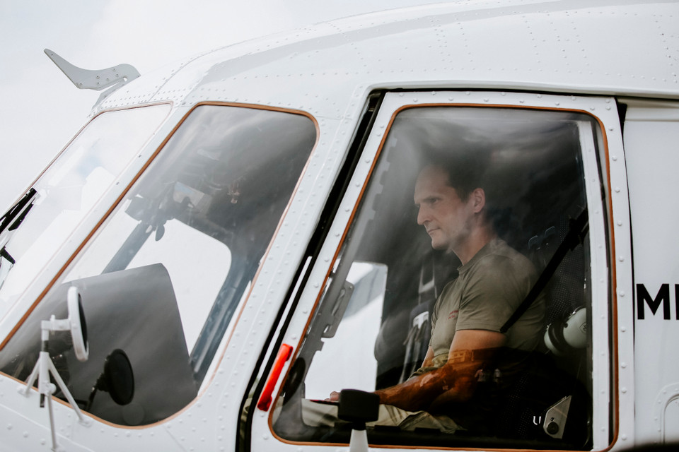 Mi-171A2 có hệ thống điều khiển kỹ thuật số KBO-17 được xây dựng trên cơ sở nguyên tắc 'cabin kính' gồm cả hệ thống dẫn đường máy bay và hệ thống hiển thị dữ liệu hoàn hảo. Chúng cũng trở nên an toàn hơn nhờ các hệ thống cảnh báo địa hình và cảnh báo va chạm. (Ảnh: Minh Sơn/Vietnam+)