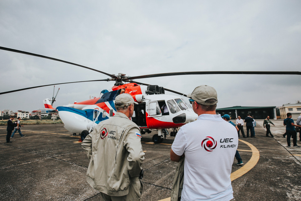 Tại buổi bay biểu diễn vào sáng 16/11, các khách hàng tiềm năng từ Việt Namsẽ có cơ hội làm quen với tính năng của hai loại trực thăng mới Ansat và Mi-171A2 trong tour bay trình diễn tại các quốc gia Đông Nam Á thời gian tới đây. (Ảnh: Minh Sơn/Vietnam+)