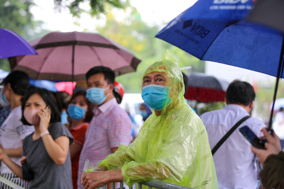 Với lịch thi mới, các thí sinh dự thi vào lớp 10 các trường Trung học Phổ thông công lập không chuyên được giảm hai buổi thi. Số lượng môn thi vẫn giữ nguyên là 4 môn, song thời gian làm bài của các môn được điều chỉnh giảm. (Ảnh: Minh Sơn/Vietnam+)