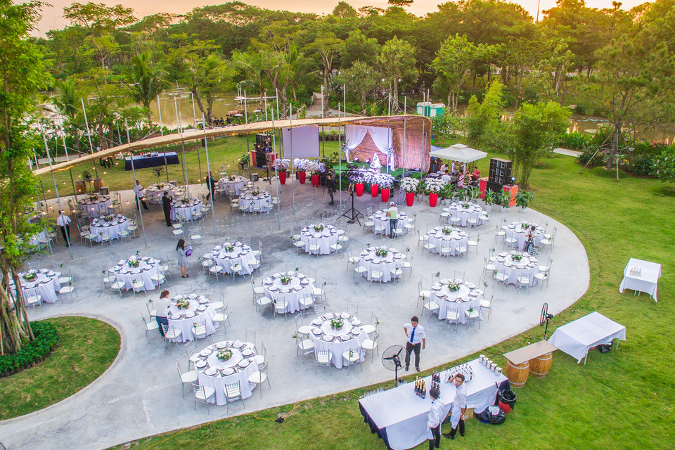 Tại khuôn viên khu đô thị Ecopark vừa tổ chức một đám cưới ngoài trời vô cùng độc đáo. (Ảnh: PV/Vietnam+)