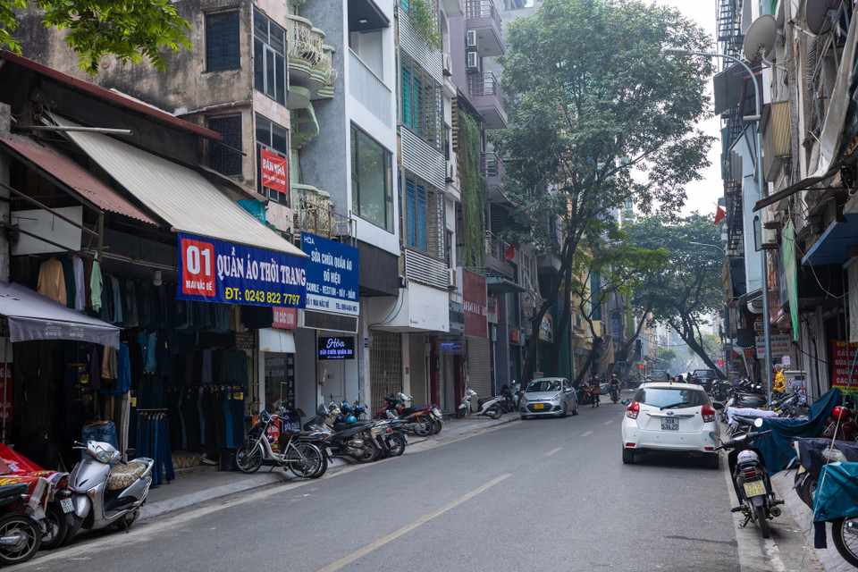 Phố Mai Hắc Đế hiện tại trở thành một trong những con phố nhộn nhịp. Ít ai biết rằng, nơi đây cách đây 75 năm từng là một chiến trường ghi dấu những chiến công oai hùng của nhân dân Thủ đô. (Ảnh: Minh Sơn/Vietnam+)