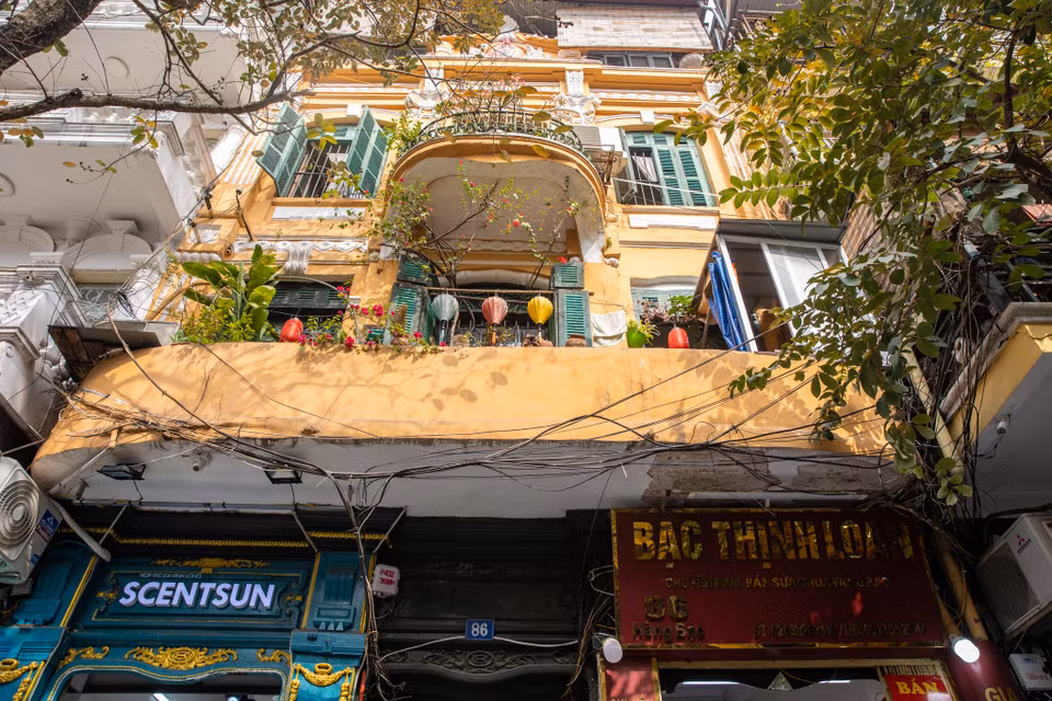 Sau bao nhiêu năm, ngôi nhà vẫn cơ bản giữ lại những nét kiến trúc cổ vốn có. (Ảnh: Minh Sơn/Vietnam+)