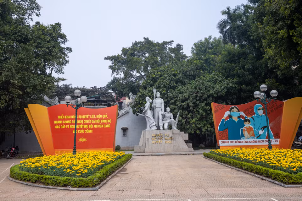 Tượng 'Cảm tử cho Tổ quốc quyết sinh' ở Hồ Gươm. (Ảnh: Minh Sơn/Vietnam+)