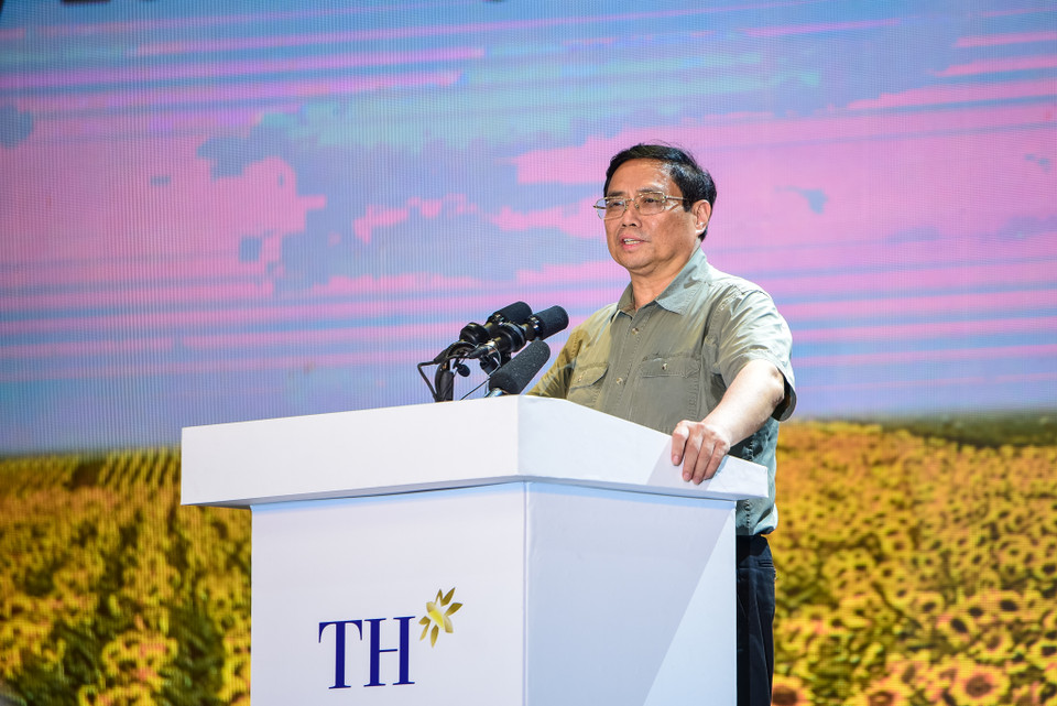 Thủ tướng hoan nghênh, biểu dương, chúc mừng Tập đoàn TH đã tập trung đầu tư vào một lĩnh vực kinh tế có nhiều rủi ro, khó khăn đó là nông nghiệp; phù hợp với đường lối, chủ trương của Đảng, Nhà nước về phát triển kinh tế nói chung và vai trò của kinh tế tư nhân nói riêng. (Ảnh: Minh Sơn/Vietnam+)