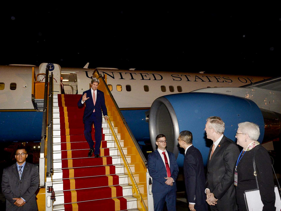 Tối ngày 12/1, máy bay chở ngoại trưởng Mỹ John Kerry đã đáp xuống sân bay quốc tế Nội Bài ở Hà Nội. (Ảnh: Đại sứ quán Mỹ tại Việt Nam). 