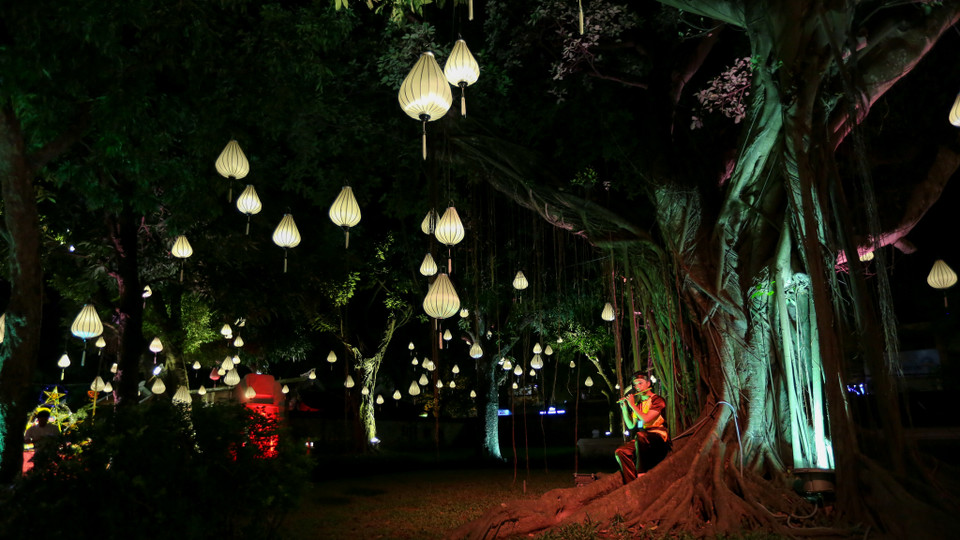 Khán giả đã có dịp được trở lại tuổi thơ với rất nhiều ký ức êm đẹp về những mùa Trung thu xưa cũ. (Ảnh: Minh Sơn/Vietnam+)