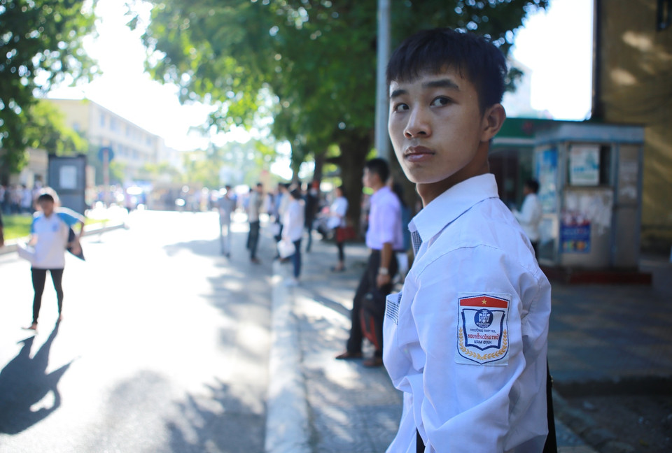 Thí sinh Ngô Minh Châu đến từ Nam Định tỏ ra khá lo lắng khi được hỏi về kỳ thi năm nay, dù đã ôn tập rất kỹ. (Ảnh: Minh Sơn/Vietnam+)