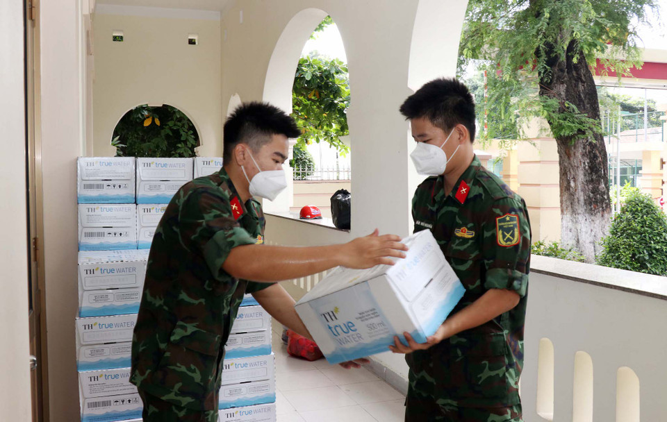 Tổng giá trị sản phẩm là hơn 4 tỷ đồng, nâng tổng số hàng Tập đoàn TH trao tặng người dân và lực lượng chống dịch của Thành phố Hồ Chí Minh lên gần 1 triệu sản phẩm. (Ảnh: PV/Vietnam+)