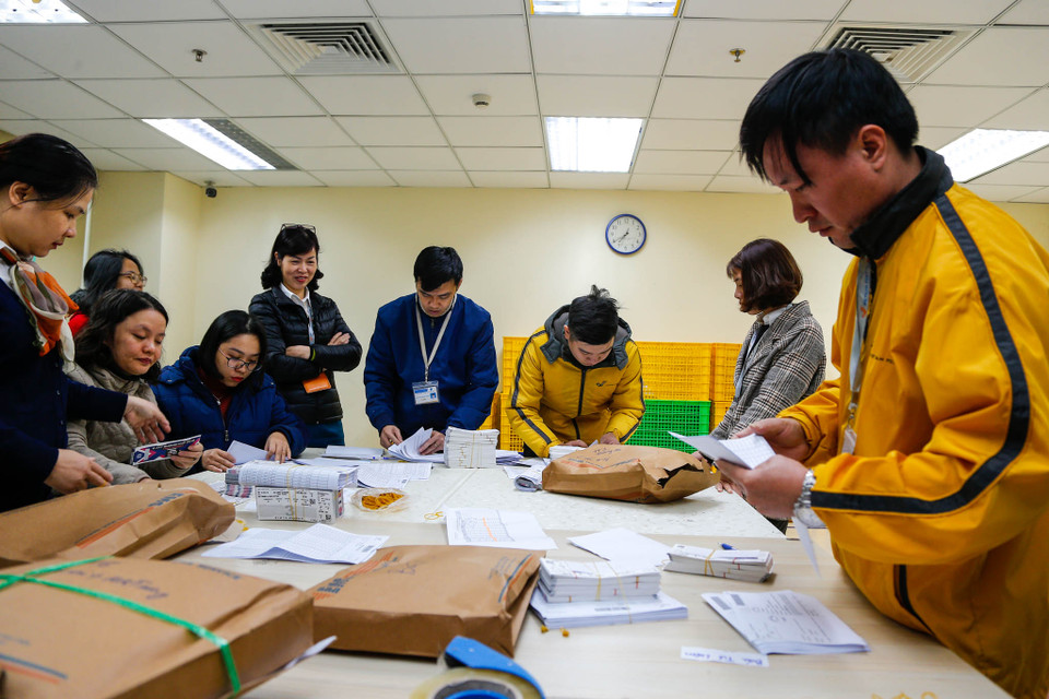 Tới tối 12/12, vé mới được chuyển từ Thái Lan về. (Ảnh: Minh Sơn/Vietnam+)