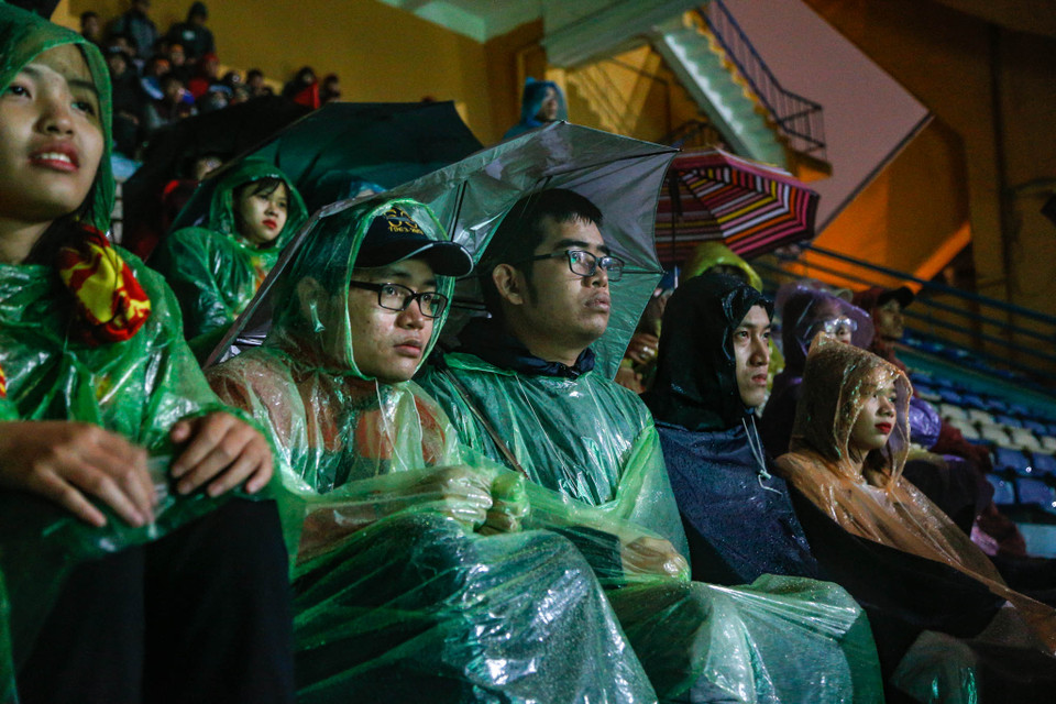 ... Hay tỏ ra căng thẳng khi Malaysia liên tiếp có những pha phản công đầy nguy hiểm. (Ảnh: Minh Sơn/Vietnam+)