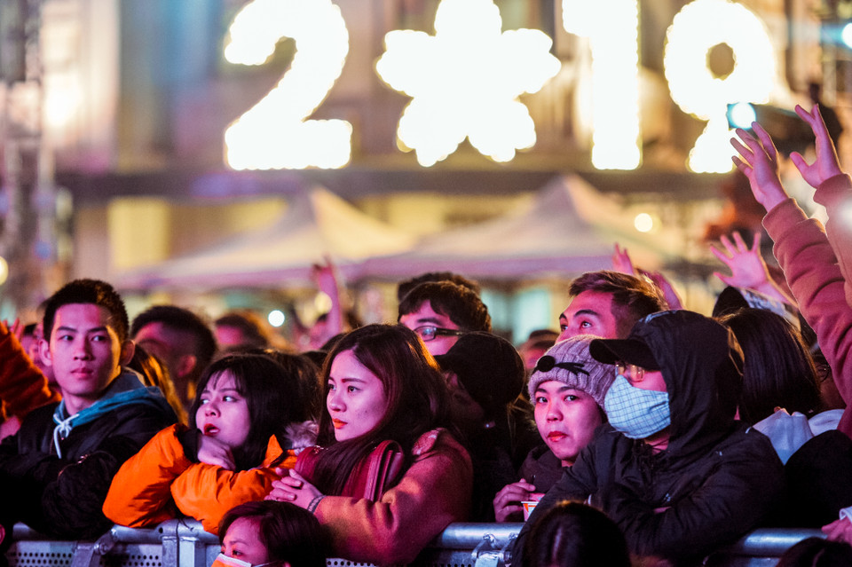 Các tuyến đường dẫn đến phố đi bộ Hà Nội như Hai Bà Trưng, Tràng Thi… ùn tắc kéo dài. (Ảnh: PV/Vietnam+)