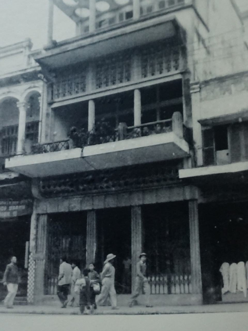 Ngôi nhà số 48 Hàng Ngang là của ông Trịnh Văn Bô và bà Hoàng Thị Minh Hồ - những tư sản yêu nước. Trong những ngày Cách mạng tháng Tám 1945, hai người đã dành một phòng để làm nơi làm việc cho Chủ tịch Hồ Chí Minh và các đồng chí trong Trung ương Đảng. (Ảnh tư liệu)