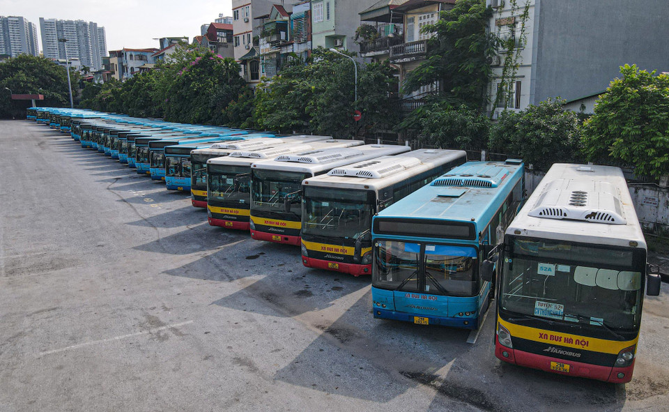 Từ đầu năm 2021 đến nay, đơn vị tiếp tục thay thế và đầu tư mới tổng cộng 75 xe buýt tiêu chuẩn khí thải Euro 4. Hiện đoàn phương tiện của Transerco bảo đảm có 'tuổi đời' trung bình khoảng 3 tuổi. (Ảnh: Minh Sơn/Vietnam+)