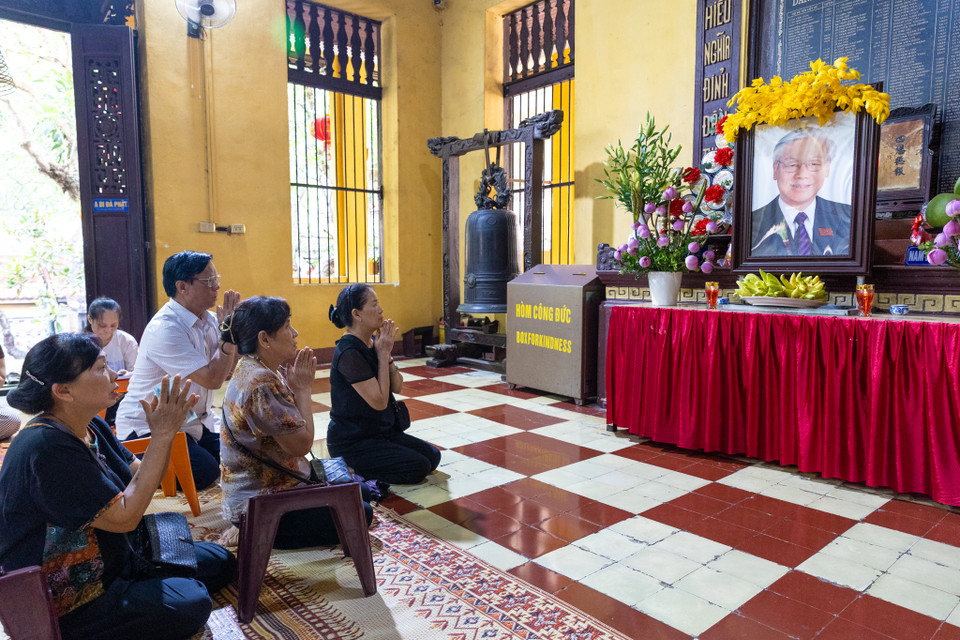 Chiều ngày 24/7 tại chùa Quán Sứ (Hà Nội), đông đảo chư tăng Phật tử đã làm lễ cầu siêu cho Tổng Bí thư Nguyễn Phú Trọng. (Ảnh: Minh Sơn/Vietnam+)