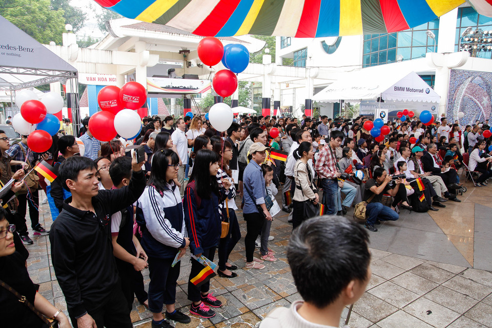 Lễ hội Đức năm nay đã thu hút được một lượng lớn khách tham gia, trong đó có rất nhiều các bạn trẻ đang theo học tiếng Đức trên địa bàn Hà Nội. (Ảnh: Thành Nguyễn/Vietnam+)