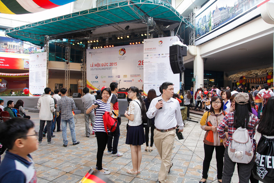 Lễ hội Đức năm nay được tổ chức trong không khí ấm cúng, thân thiện, thoải mái với chủ đề chính kỉ niệm 40 năm thiết lập quan hệ giao Việt-Đức.(Ảnh: Thành Nguyễn/Vietnam+)