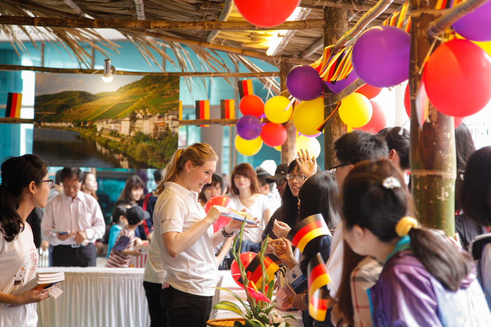 Các gian hàng tham gia trong nhiều lĩnh vực khoa học , giáo dục, công nghệ giải trí đều mang đậm dấu ấn của nước Đức. (Ảnh: Thành Nguyễn/Vietnam+)