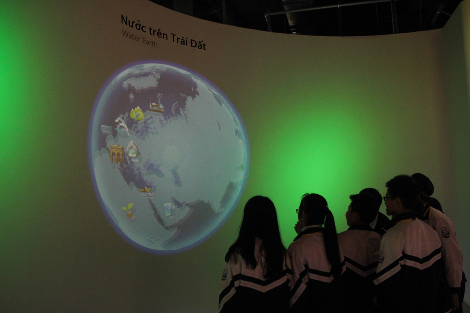 Khám phá hiệu ứng 3D kỳ ảo với chủ đề về ‘Nước’. (Ảnh: Minh Sơn/Vietnam+)