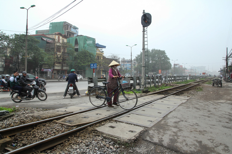 Những ngày đầu năm 2015, trên cả nước đã xảy ra nhiều vụ tai nạn đường sắt nghiêm trọng, trong số đó, phần nhiều là từ những đường ngang dân sinh tự phát của người dân. (Ảnh: Minh Sơn/Vietnam+)