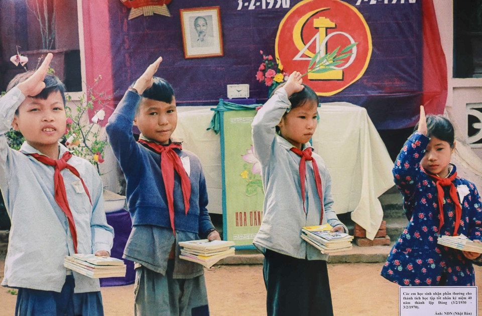 Từng hình ảnh một, từ đen trắng đến ảnh màu khiến người xem được quay ngược thời gian. 