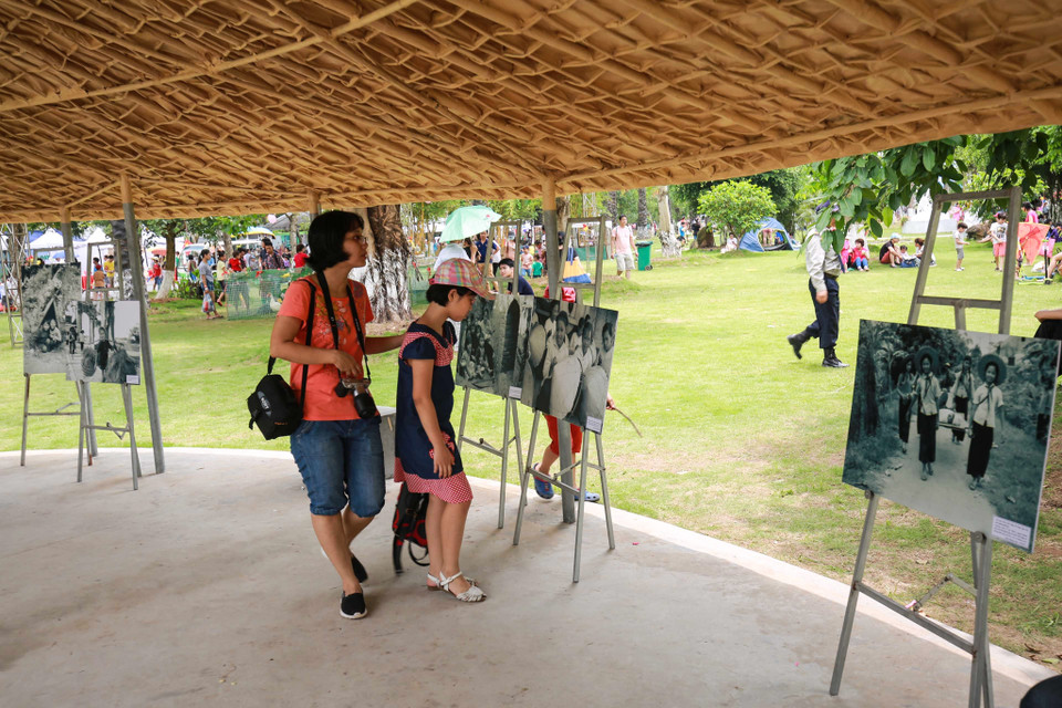 Một thời kỳ đau thương nhưng đầy lạc quan, yêu đời như sống lại trước mắt người xem. 