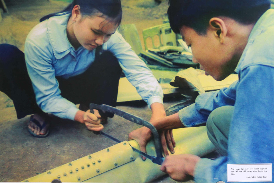 Thông qua triển lãm, các em sẽ hiểu thêm về những khó khăn, vất vả của các bạn nhỏ cùng trang lứa, từ đó giúp các em thêm yêu và trân trọng cuộc sống hơn. 