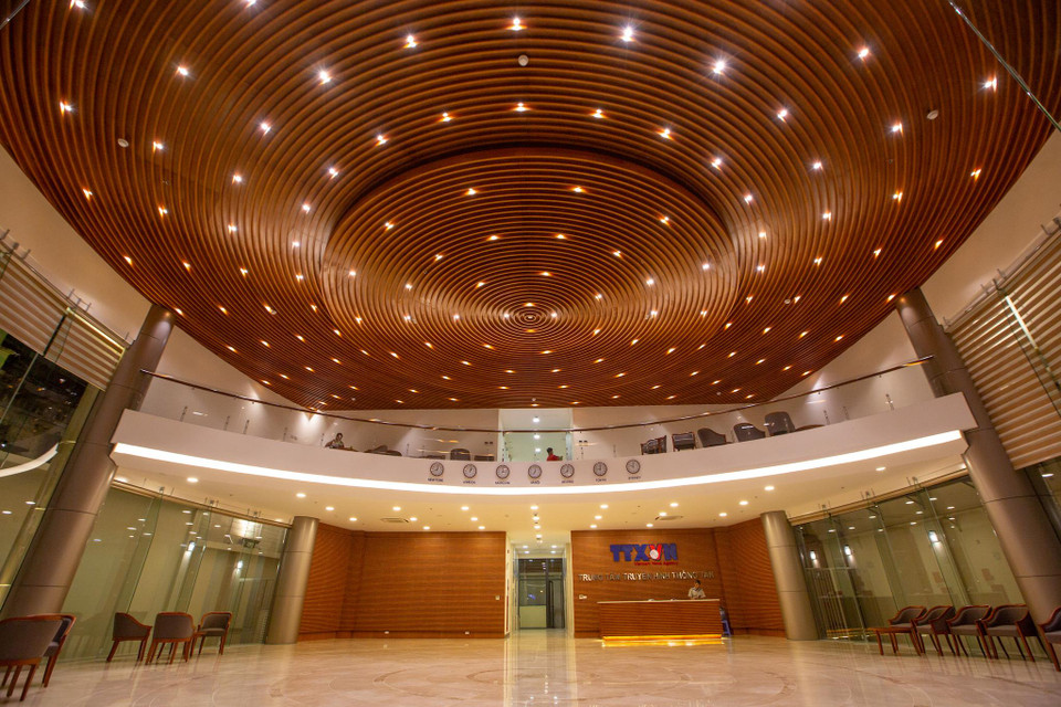 Sảnh chính của Trung tâm Truyền hình Thông tấn. (Ảnh: Minh Sơn/Vietnam+)