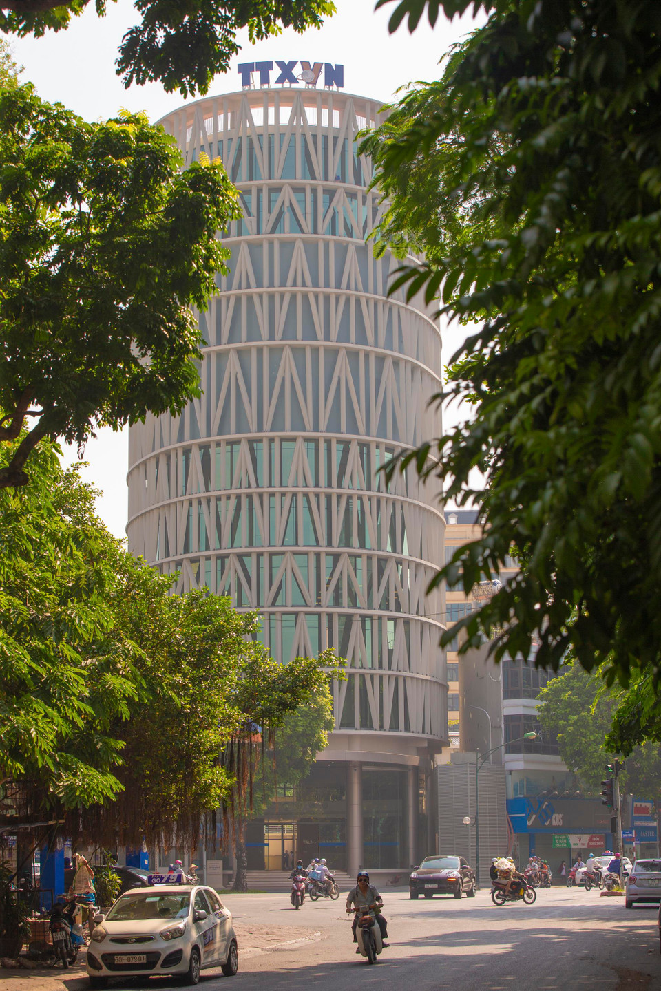 Với tổng mức đầu tư gần 250 tỷ đồng, công trình Trung tâm Truyền hình Thông tấn được xây dựng khang trang, hiện đại, quy mô 2 tầng hầm và 9 tầng nổi. (Ảnh: Minh Sơn/Vietnam+)