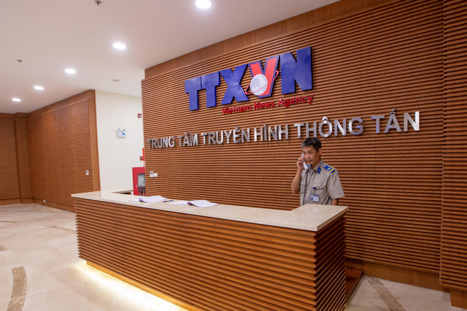 Quầy lễ tân Trung tâm Truyền hình Thông tấn. (Ảnh: Minh Sơn/Vietnam+)