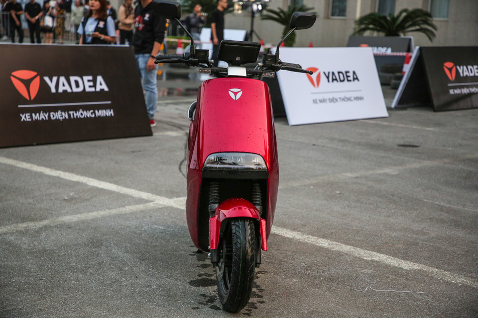 Ngoại hình của Yadea G5 hướng tới phong cách tối giản, tối ưu kích thước, phù hợp cho việc di chuyển trên đường phố đô thị hiện đại. (Ảnh: Minh Sơn/Vietnam+)