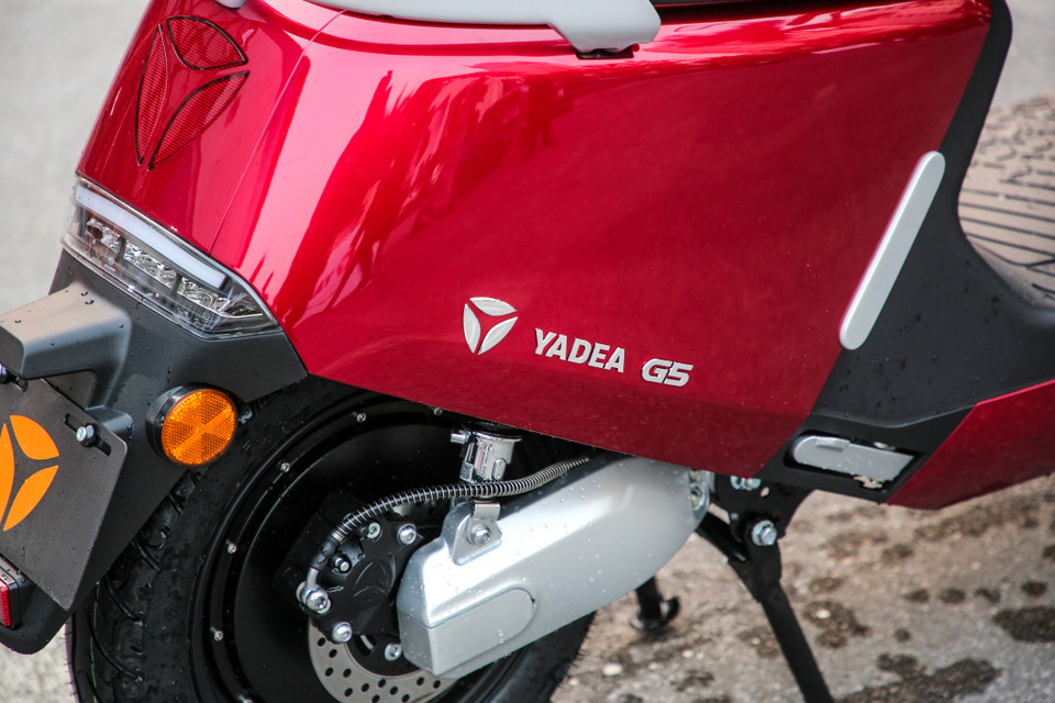 Yadea G5 được trang bị động cơ một chiều không chổi than GTR 4.0 công suất 1200w đạt tiêu chuẩn chống nước IPx7 (tương đương ngâm nước sâu 1 mét trong 30 phút vẫn hoạt động ổn định). (Ảnh: Minh Sơn/Vietnam+)