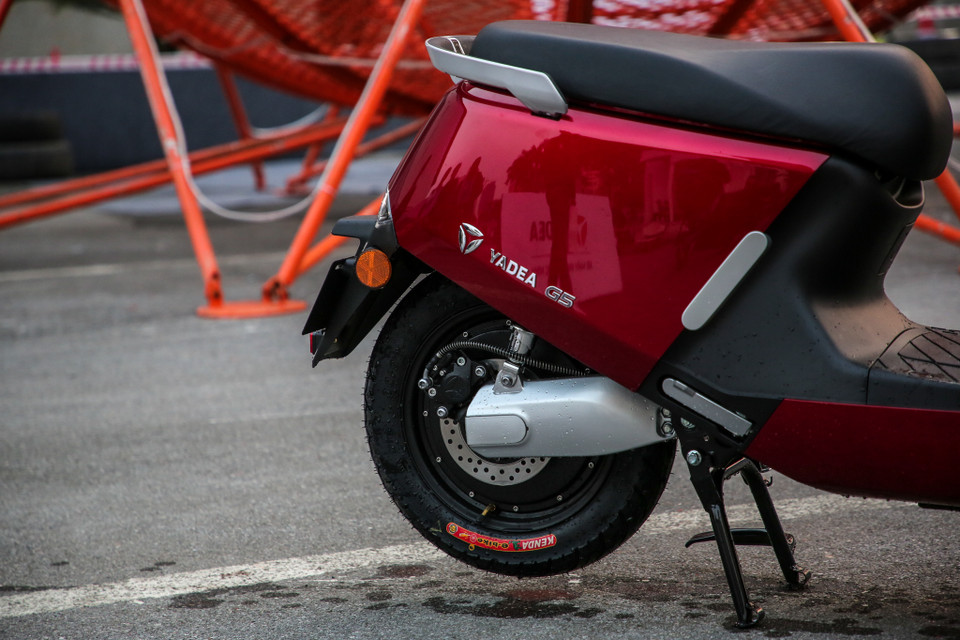 Động cơ GTR 4.0 được phát triển độc quyền bởi Yadea theo hướng cơ chế truyền động trực tiếp vào trục bánh xe, qua đó đạt momen xoắn 19N.m, chinh phục dễ dàng các con dốc tới 12 độ. (Ảnh: Minh Sơn/Vietnam+)