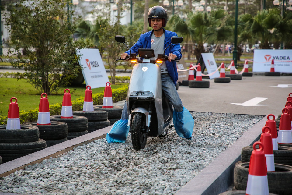 Xe có trọng lượng 86kg, đáp ứng tải trọng 150kg và có cốp khá rộng với dung tích 26 lít. (Ảnh: Minh Sơn/Vietnam+)