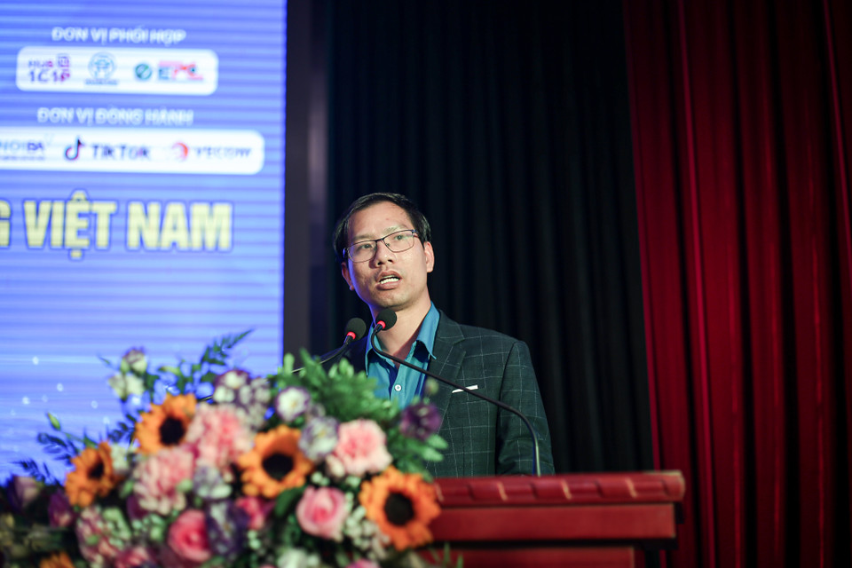 Ông Nguyễn Đắc Tình - Chủ tịch Câu lạc bộ Doanh nghiệp trẻ huyện Hoài Đức, Chủ tịch mạng lưới đổi mới sáng tạo MarTech Việt Nam đại diện cho các đơn vị tham gia phát biểu. (Ảnh: Diễm Hằng/Vietnam+)