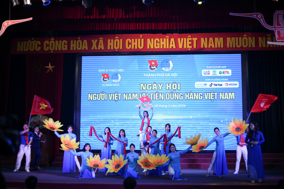 Hôm nay 28/3 tại huyện Hoài Đức (Hà Nội) diễn ra Ngày hội người Việt Nam ưu tiên dùng hàng Việt Nam 2024 nhằm giới thiệu các sản phẩm hàng Việt tới đông đảo đoàn viên thanh niên và nhân dân Thủ đô. (Ảnh: Diễm Hằng/Vietnam+)