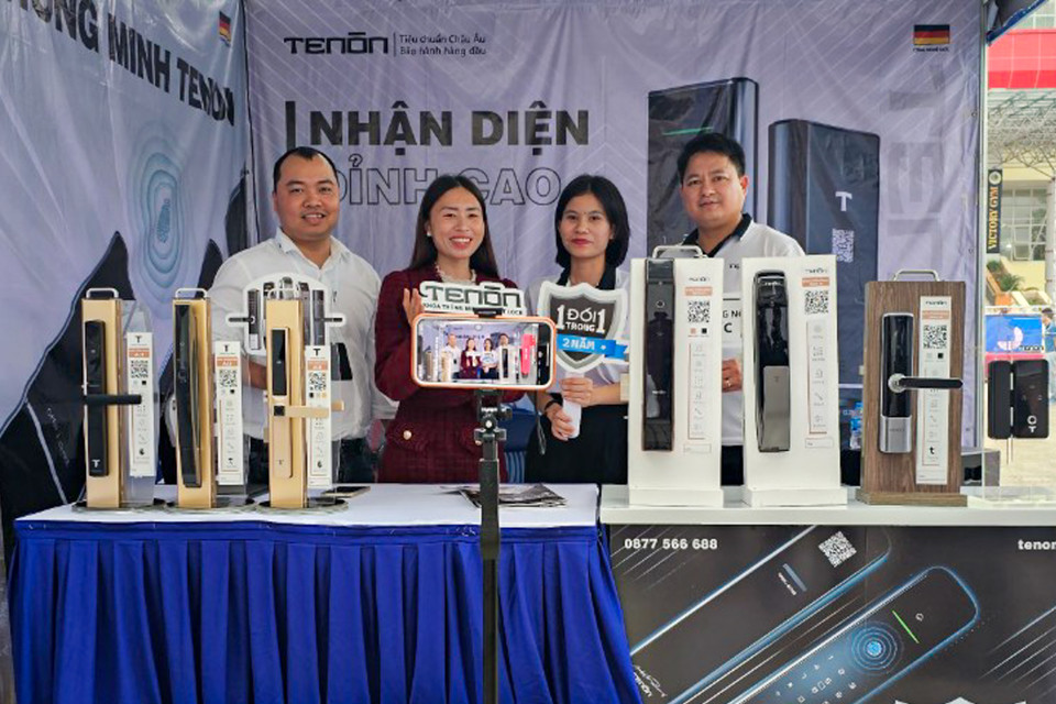 Qua đó thúc đẩy phát triển thương mại điện tử trên nền tảng xã hội, góp phần tăng trưởng kinh tế, ổn định kinh tế vĩ mô, bảo đảm an sinh xã hội. (Ảnh: Diễm Hằng/Vietnam+)