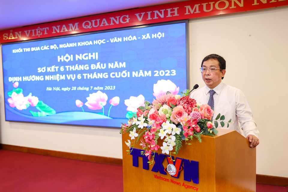 Ông Nguyễn Tuấn Hùng - Phó Tổng Giám đốc Thông tấn xã Việt Nam phát biểu khai mạc hội nghị. (Ảnh: Minh Sơn/Vietnam+) 