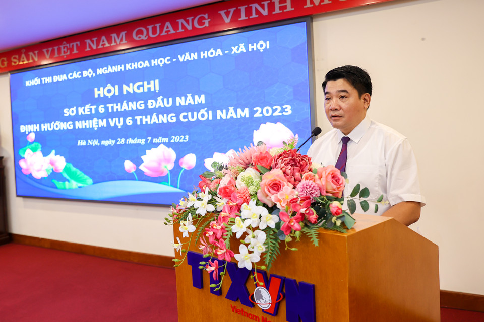 Tại hội nghị, các đơn vị đã trình bày kết quả thực hiện nhiệm vụ chính trị và công tác thi đua, khen thưởng 6 tháng đầu năm 2023 tại các đơn vị trong Khối thi đua các bộ, ngành Khoa học - Văn hóa - Xã hội. (Ảnh: Minh Sơn/Vietnam+)